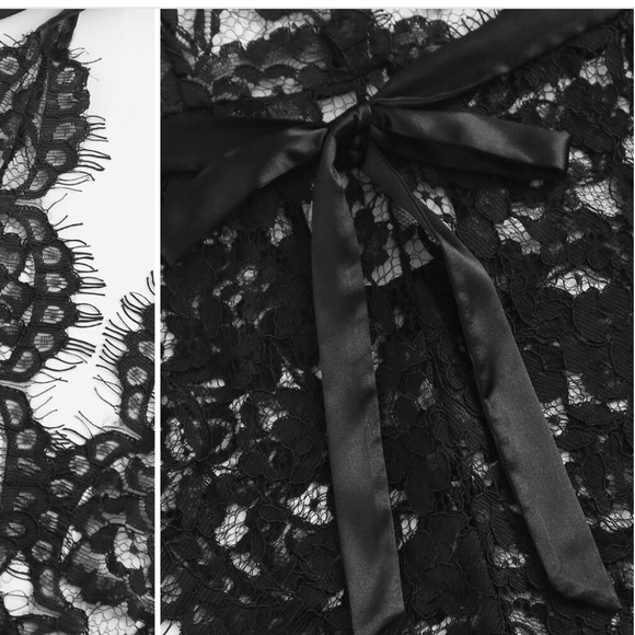 🦄 Scalloped Trim Floral Lace Halter Teddy - Picture 4 of 6